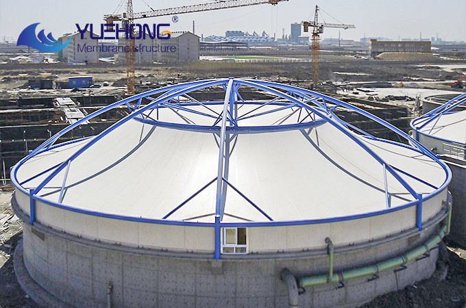 Structure membrane pour bassin d'eaux usées