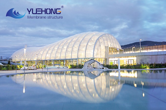 Fa?ade en membrane architecturale